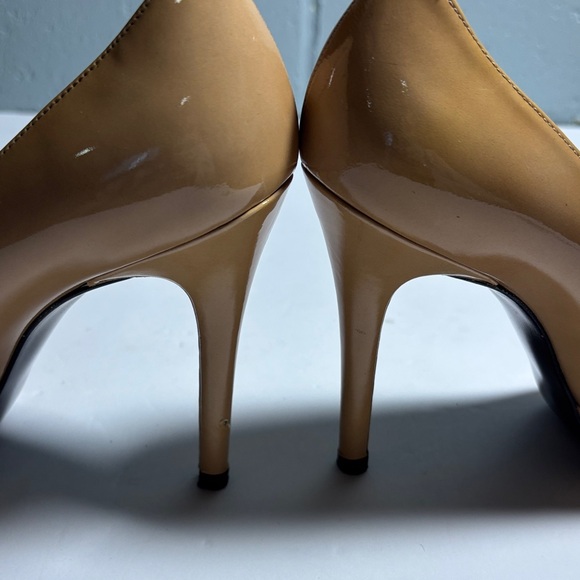 Stuart Weitzman Beige Patent Leather Heels Women Size 7 1/2 - Picture 11 of 16